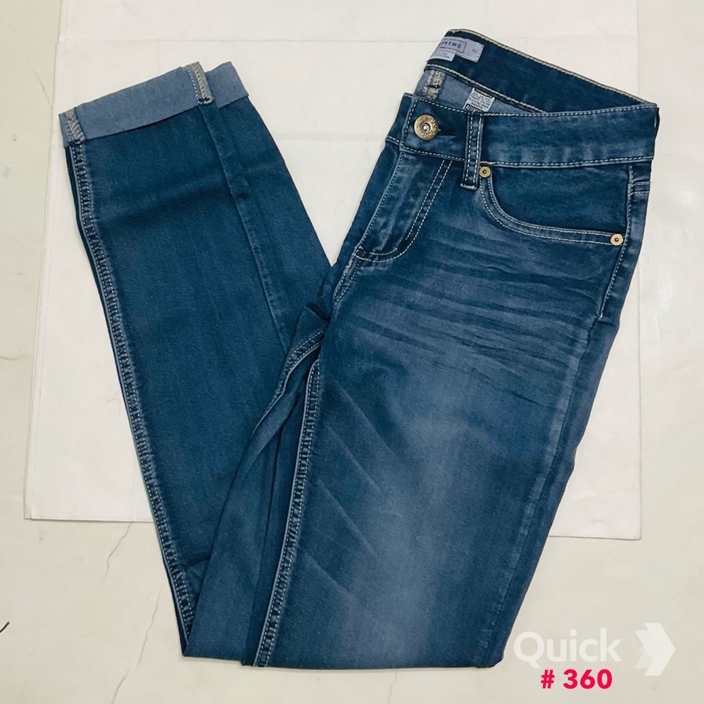 sz 5 - New Eighty Two Med Blue Cuffed Cropped Skinny Jeans